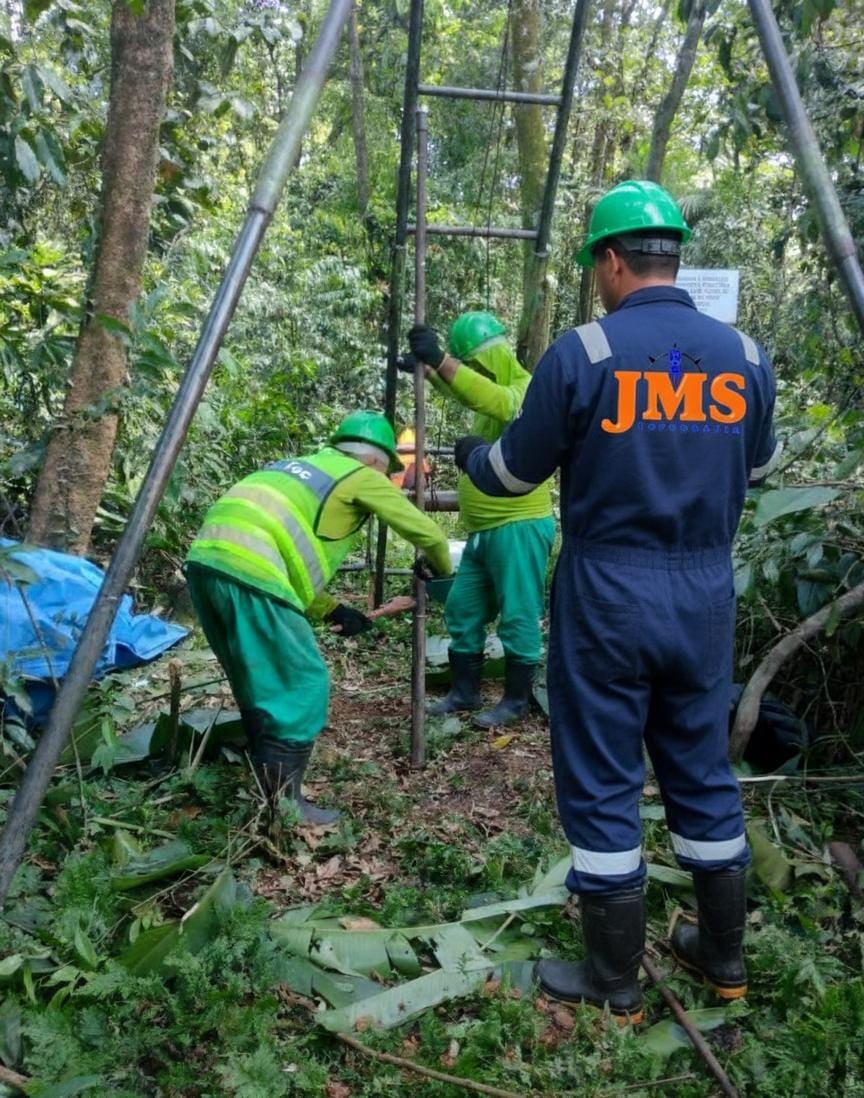 Furo de sondagem em campo